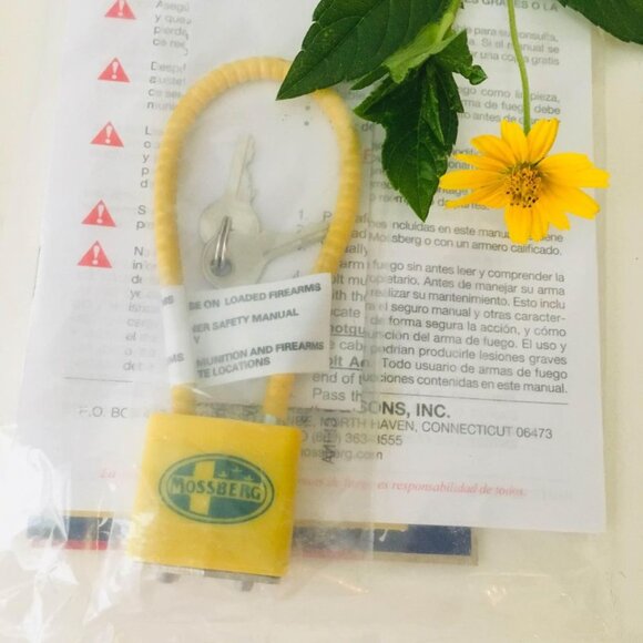 LP **New/Sealed** Mossberg Yellow Cable Safety Lock 2 Keys - Picture 1 of 2
